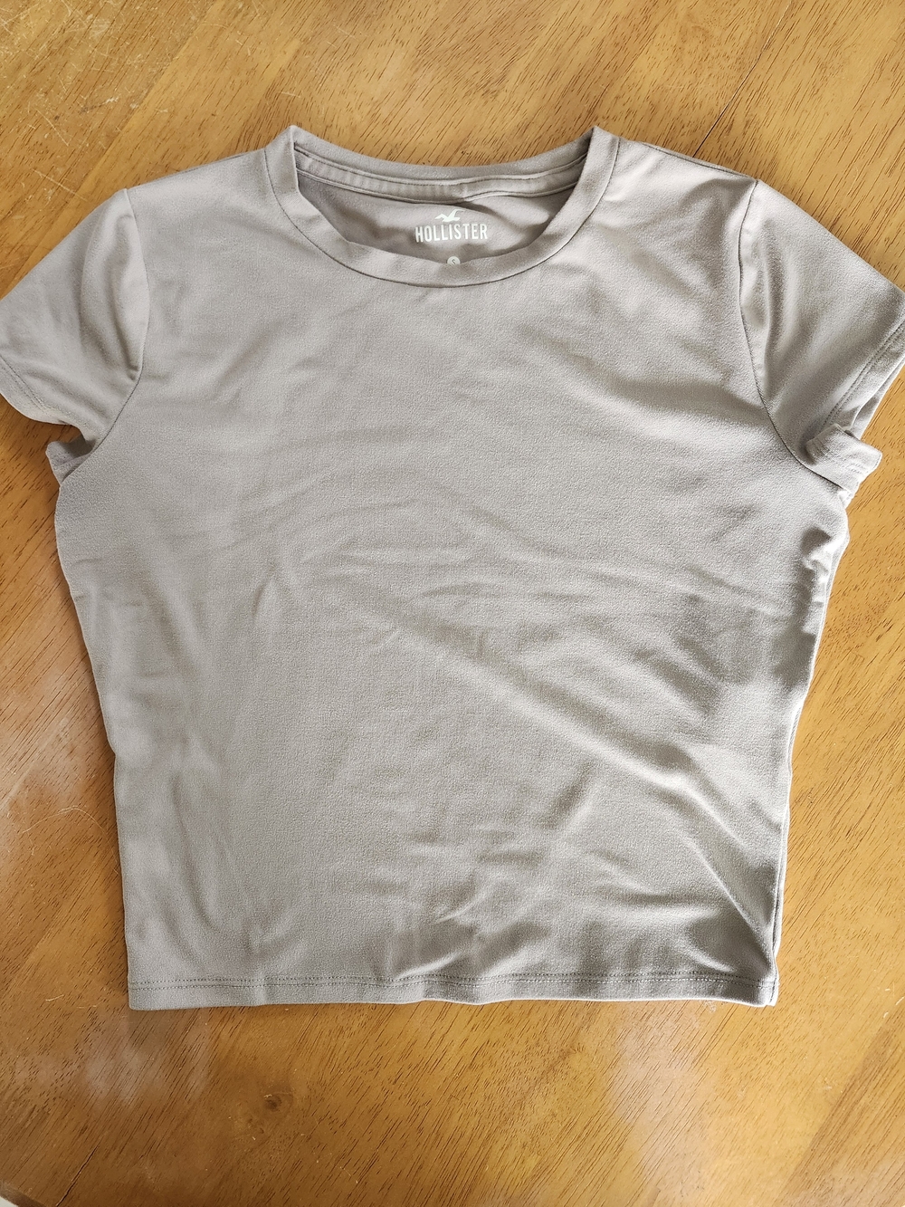*Bundle 3/$20!* Hollister Stretchy Cropped Tee – Women's Small